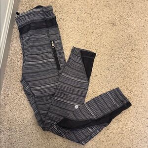 Lululemon Inspire Crop size 6